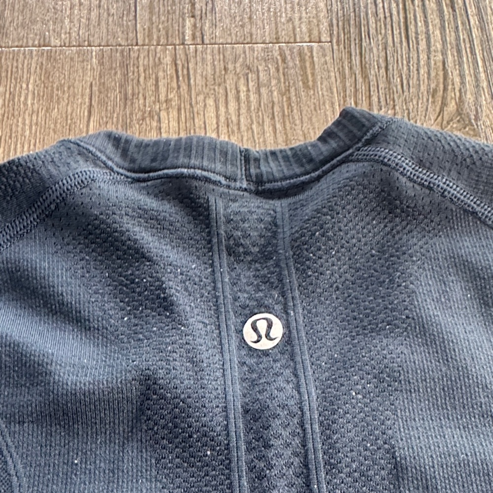 Lululemon Yale Athletic Navy Blue T-Shirt - Picture 4 of 4